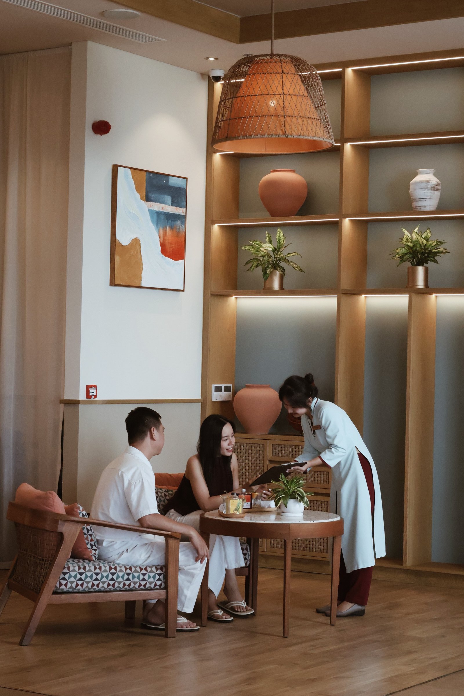 A Hồi Retreat guest couple being personally attended to by Fusion staff