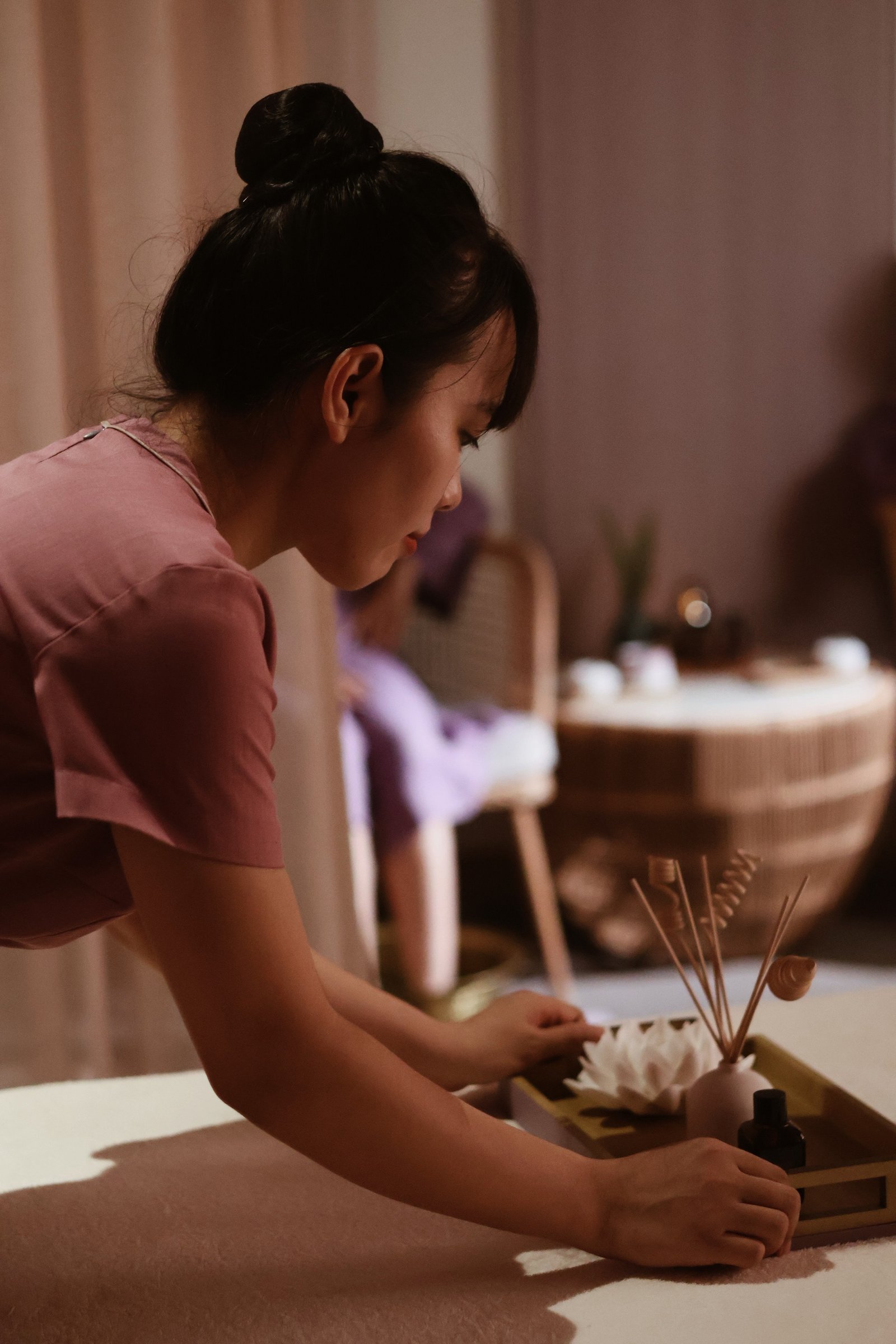 A Maia Spa therapist preparing a restorative treatment